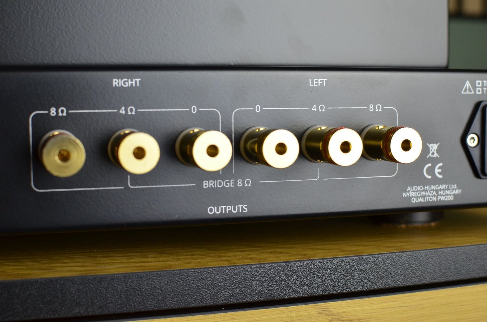 Audio Hungary QUALITON P200 Classic Power Amplifier output