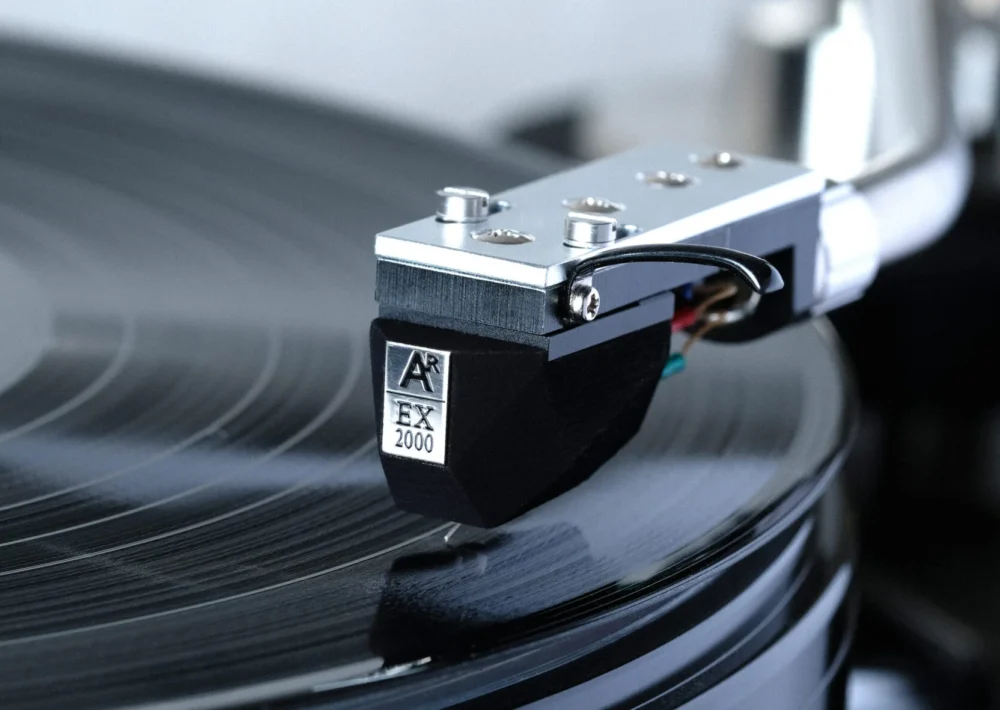 Analog Relax EX2000 Phono Cartridge On Turntable 2