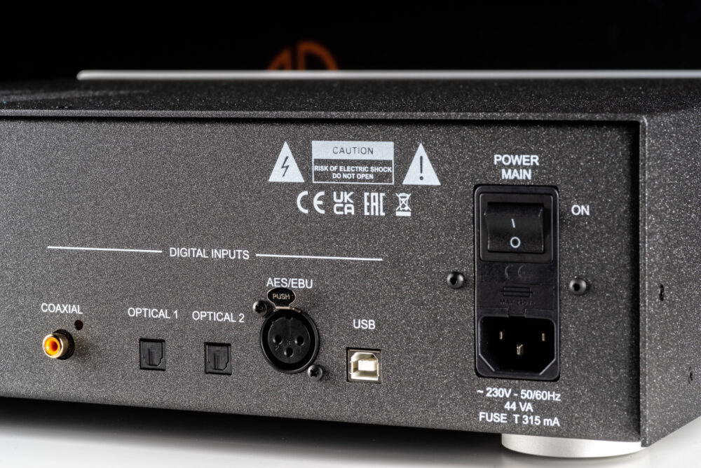 Canor DAC 2.10 Rear View Outputs Inputs