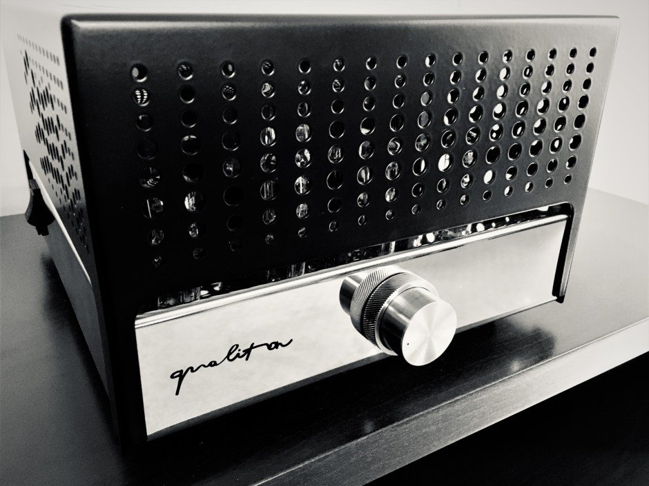 Qualiton A20i Chrome Side View with Dust Cover