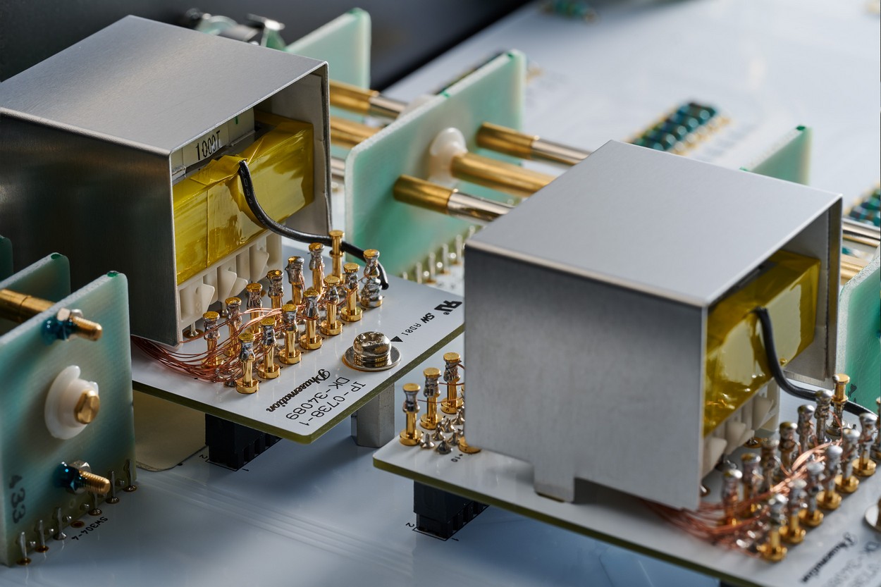 Phasemation CM-1500 Hybrid Passive Preamplifier Phasemation CM-1500 balanced attenuator transformer