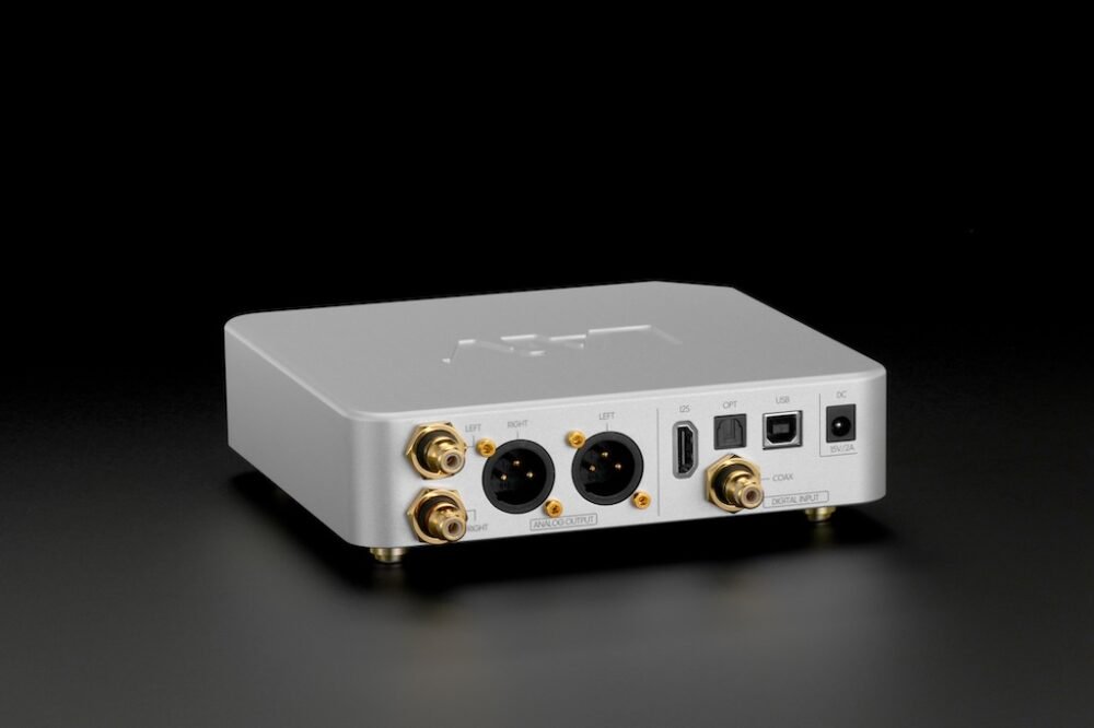 LAiV Crescendo VERSE R2R DAC and Integrated Headphone Amplifier