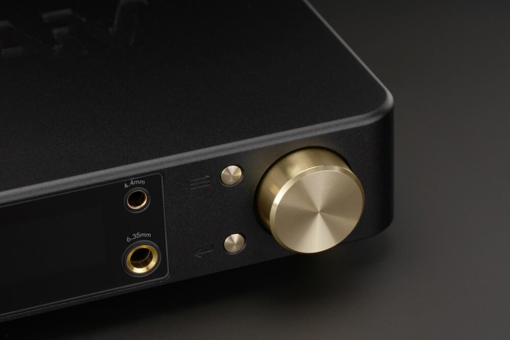 LAiV Crescendo VERSE R2R DAC and Integrated Headphone Amplifier