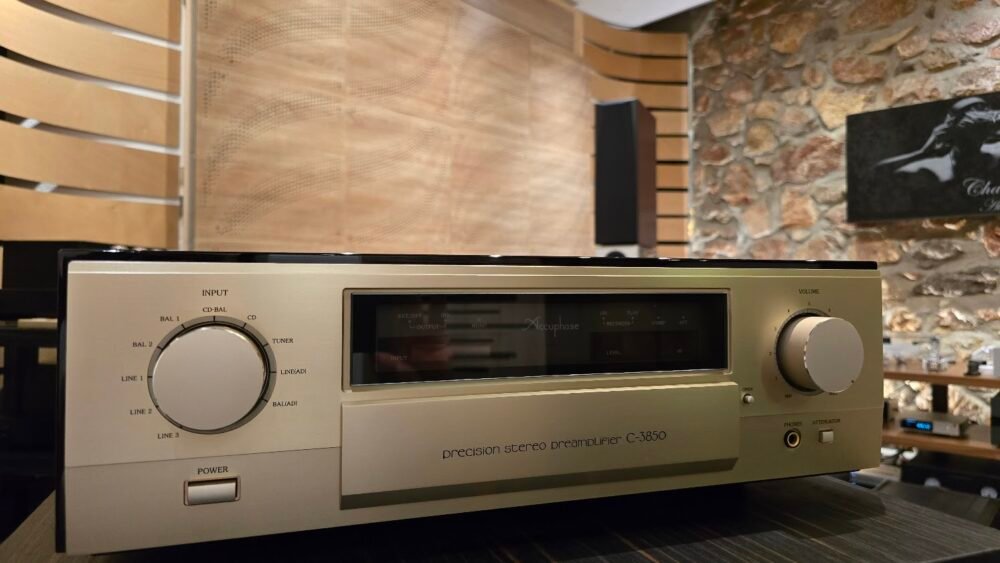 Accuphase C-3850 Preamplifier