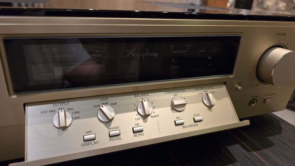 Accuphase C-3850 Preamplifier
