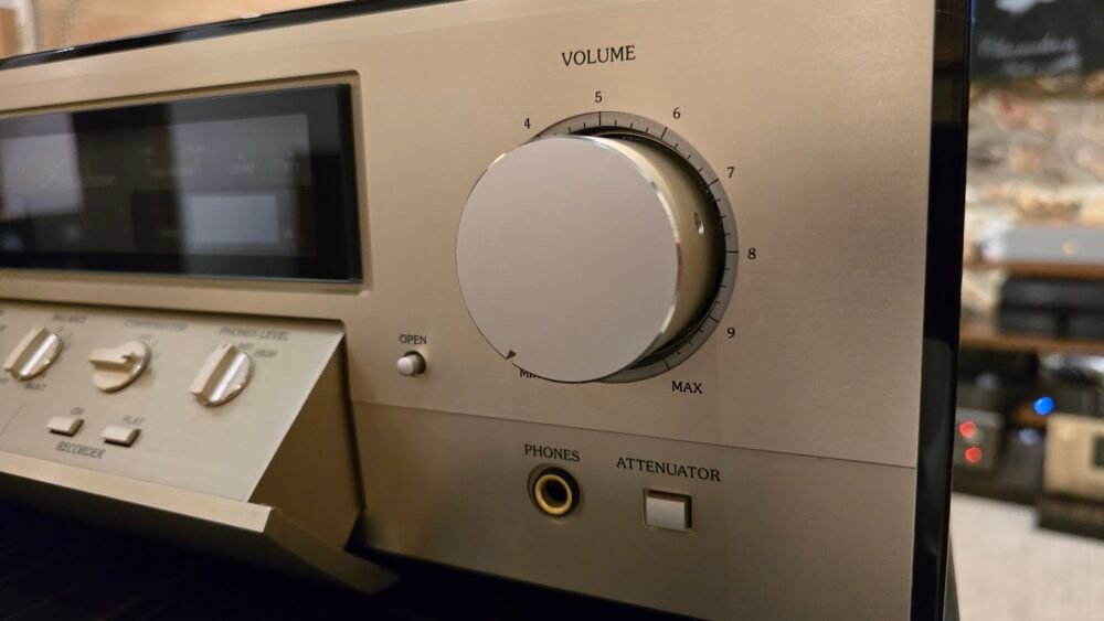 Accuphase C-3850 Preamplifier