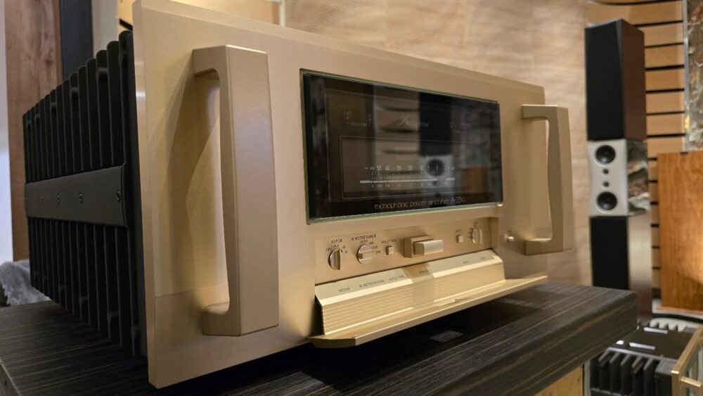 Accuphase A-250 Monos  Class A power amplifier
