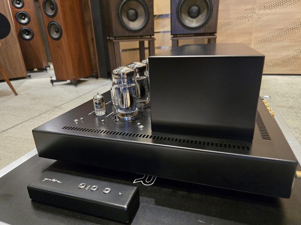 Audio Hungary QUALITON X200 Integrated ex demo