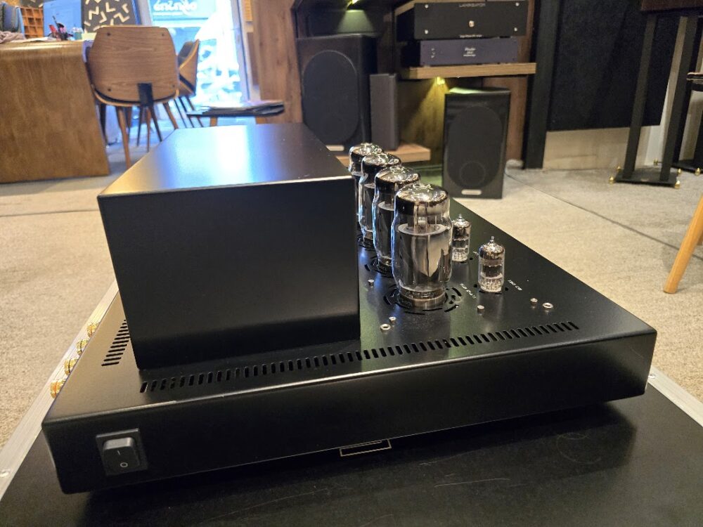 Audio Hungary QUALITON X200 Integrated ex demo